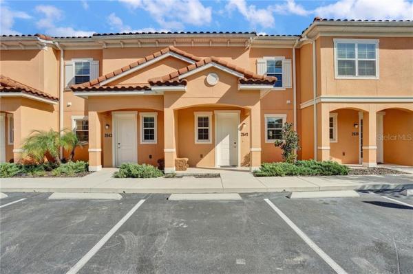 REGAL OAKS AT OLD TOWN