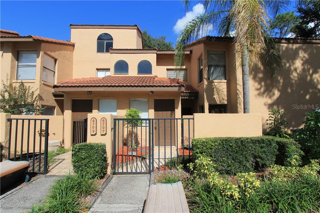 TOWNES SOUTHGATE CONDO TOWNE 02