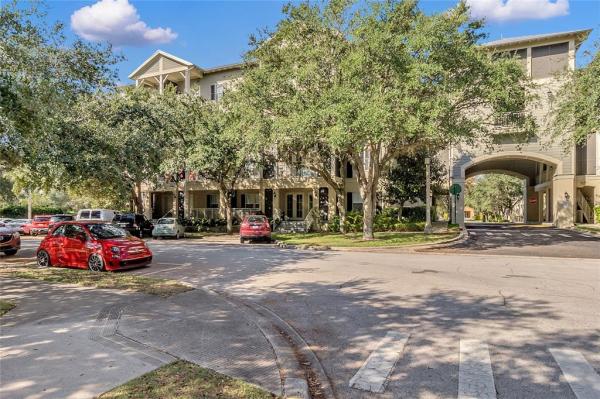 CARLYLE RESIDENCE S CELEBR CONDO