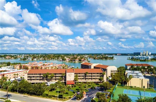 BRIDGEHAMPTON BAY CONDO