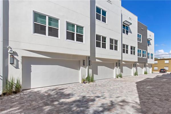 5TH AVENUE TOWNHOMES
