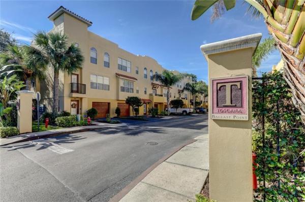 VILLAS OF TOSCANA TOWNHOMES