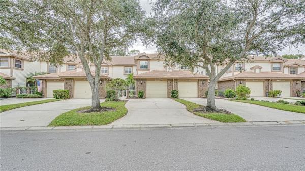 LAUREL OAKS AT EAST LAKE