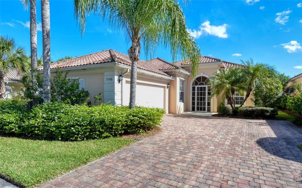 VILLAGEWALK - фото