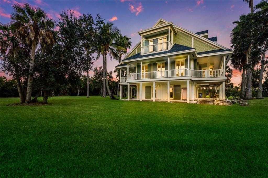 TILLETS BAY - фото