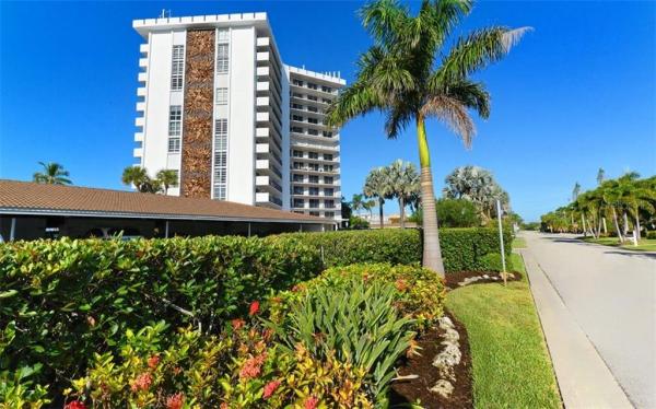 ST ARMAND TOWERS NORTH