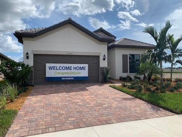 ISALNDWALK AT THE WEST VILLAGES