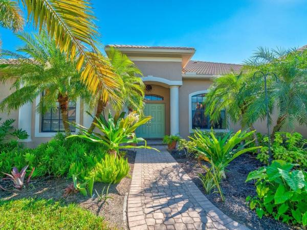 PELICAN POINTE GOLF & COUNTRY CLUB