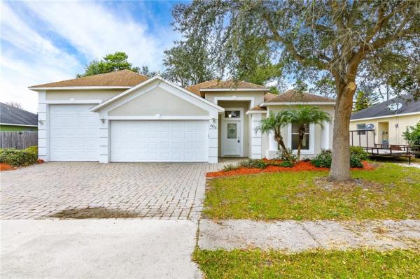 OAKS AT MEADOW WOODS