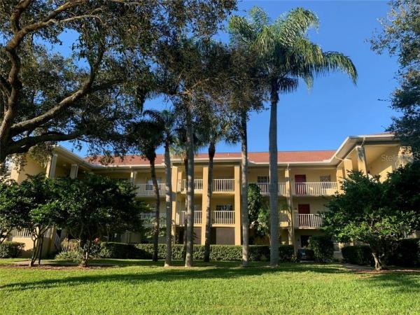 MEADOWLAKE PALM HARBOR CONDO