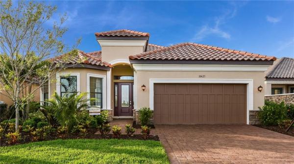 ESPLANADE @ ARTISAN LAKES