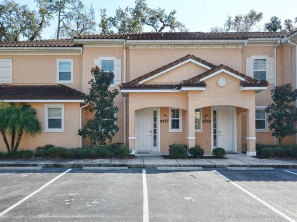 REGAL OAKS AT OLD TOWN