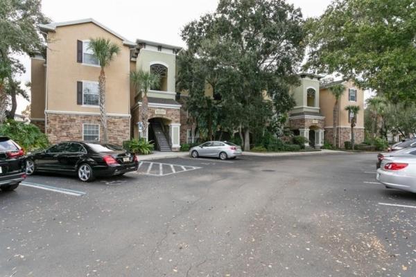 COURTNEY PALMS CONDO