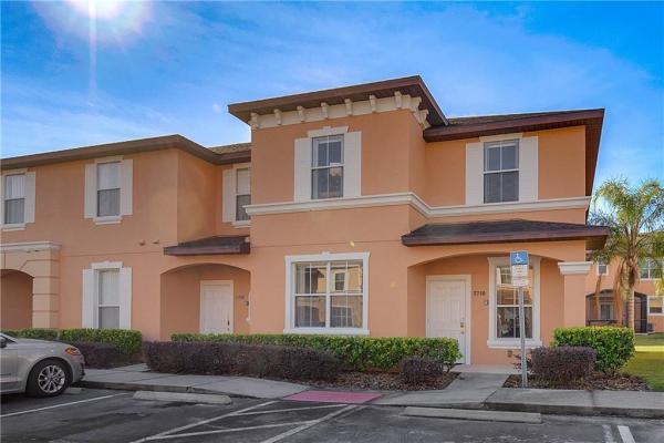 REGAL OAKS AT OLD TOWN