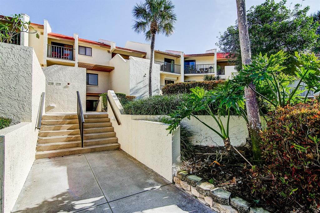 SEAPOINTE TERRACE CONDO - фото