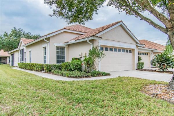 PELICAN POINTE GOLF & COUNTRY CLUB