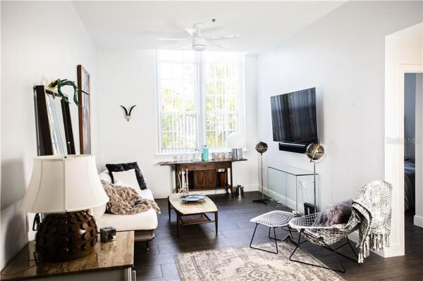 701 MIRROR LAKE CONDO