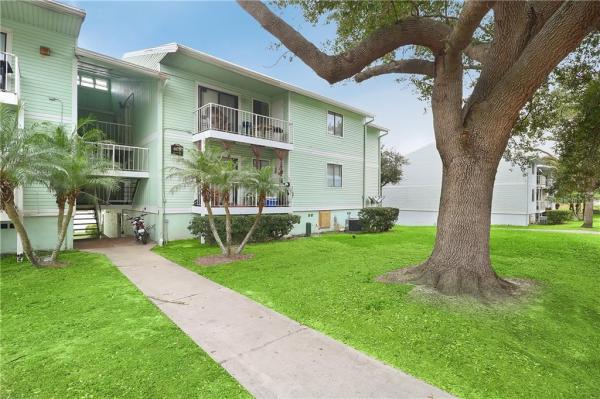 COUNTRY WALK AT ALTAMONTE SPGS A CONDO