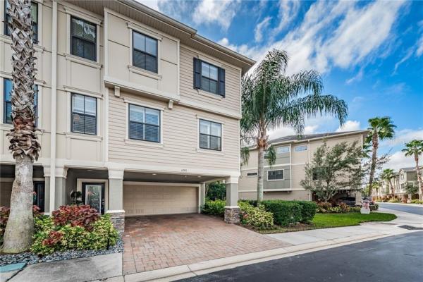 TOWNHOMES AT PELICAN POINTE