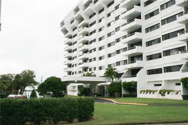 HARBOR OAKS PLACE CONDO