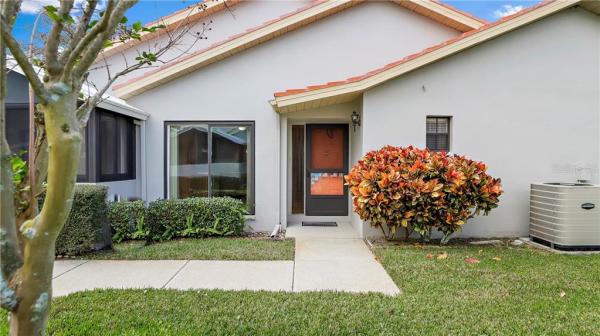 VILLAS OF LAKE ARBOR