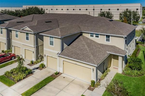 BROADWAY CENTRE TWNHMS