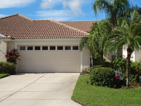 PELICAN POINTE GOLF & COUNTRY CLUB