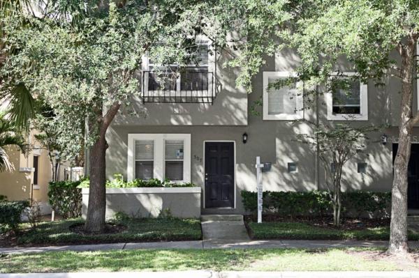 WILLOWS OF HYDE PARK