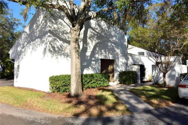 CARROLLWOOD VILLAGE CYPRESS CLUSTER HOUSES