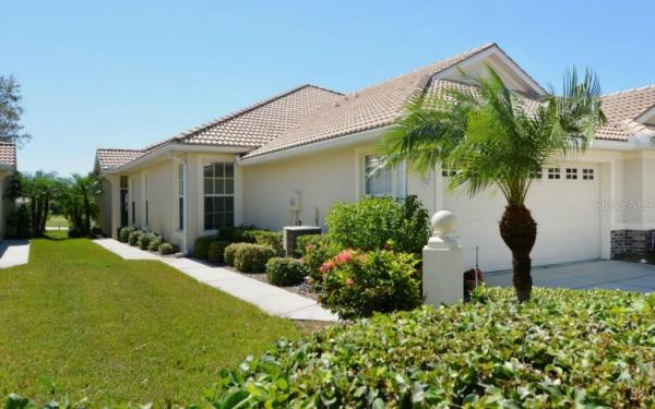 PELICAN POINTE GOLF & COUNTRY CLUB