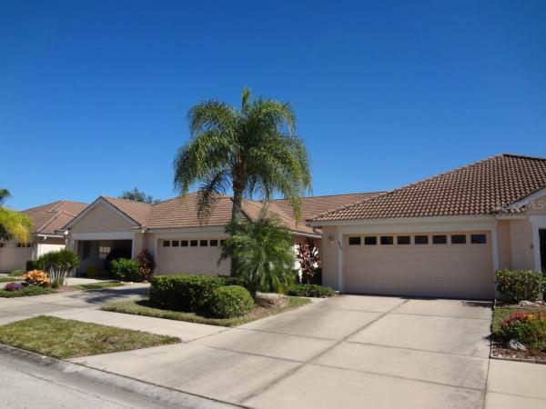 PELICAN POINTE GOLF & COUNTRY CLUB