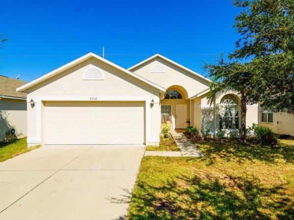 CARRIAGE POINTE PH 01