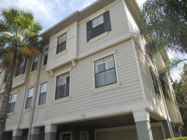 TOWNHOMES AT PELICAN POINTE