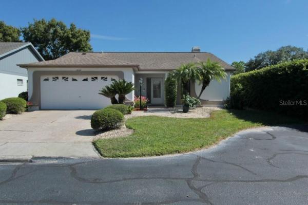 VILLAS ON GREEN A CONDO