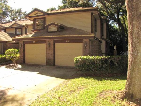 LAUREL OAKS AT COUNTRY WOODS CONDO