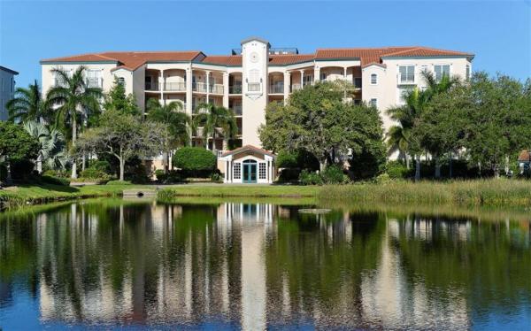 EAGLES POINT AT THE LANDINGS 1