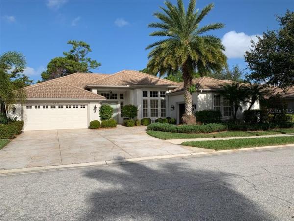 PELICAN POINTE GOLF & COUNTRY CLUB