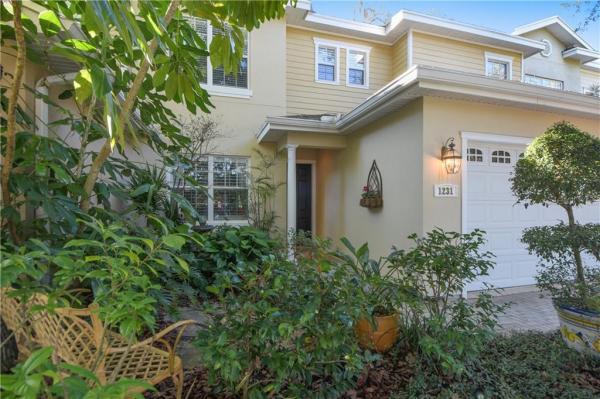 COUNTRY CLUB OAKS TWNHMS