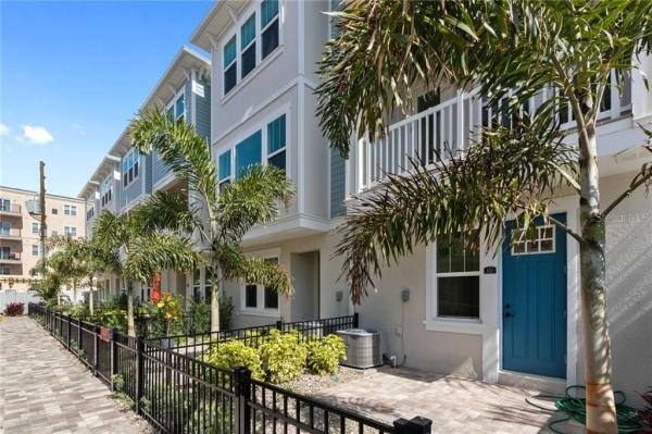 BURLINGTON TOWNHOMES