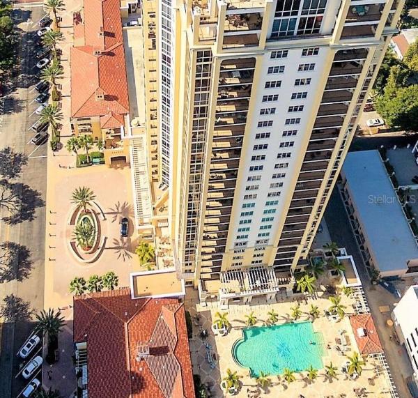 PARKSHORE PLAZA CONDO