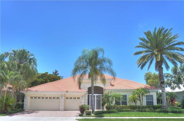 PELICAN POINTE GOLF & COUNTRY CLUB