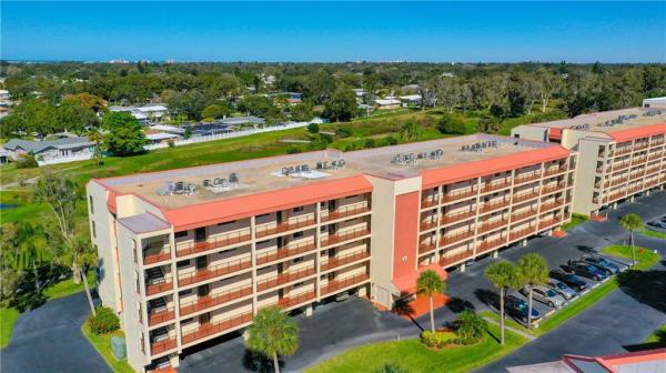 HARBOR GREENS AT YACHT CLUB ESTATES