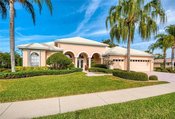 PELICAN POINTE GOLF & COUNTRY CLUB