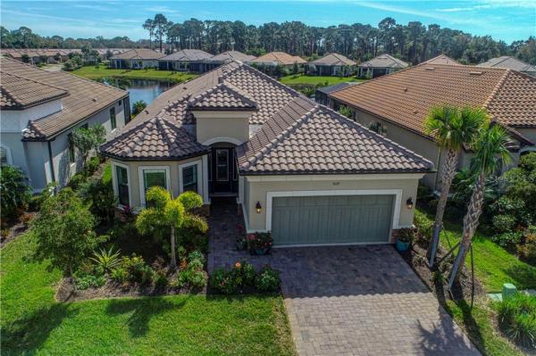 BELLACINA BY CASEY KEY