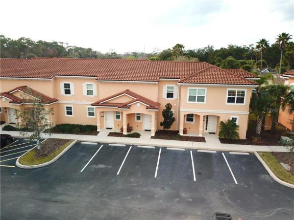 REGAL OAKS AT OLD TOWN