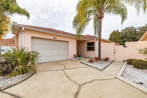 LADY LAKE ORANGE BLOSSOM GARDENS COURTYARD VILLAS