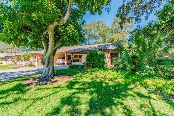 VILLAS OF POINTE WEST CONDOMINI