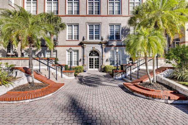 701 MIRROR LAKE CONDO