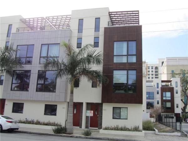 ARLINGTON & 8TH TWNHMS