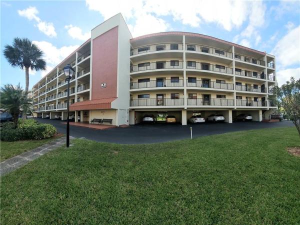 HARBOR GREENS AT YACHT CLUB ESTATES